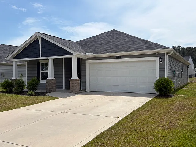 3 bed, 1836 sqft, $1,950 — Photo 1