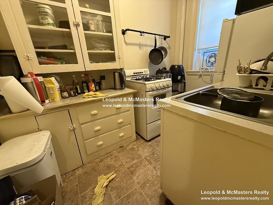 2nd image of 201 Kelton St #2