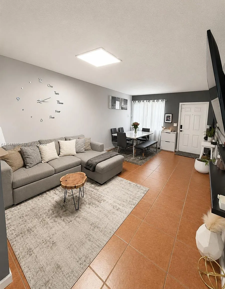 Cove At French Villas — Photo 4