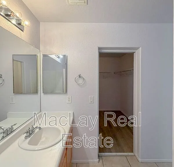 5216 W Albeniz Pl — Photo 10