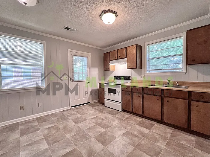 137 Miranda Rd — Photo 35