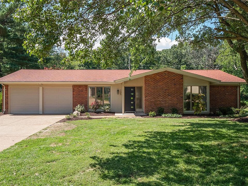 1st image of 105 Old Oaks Dr