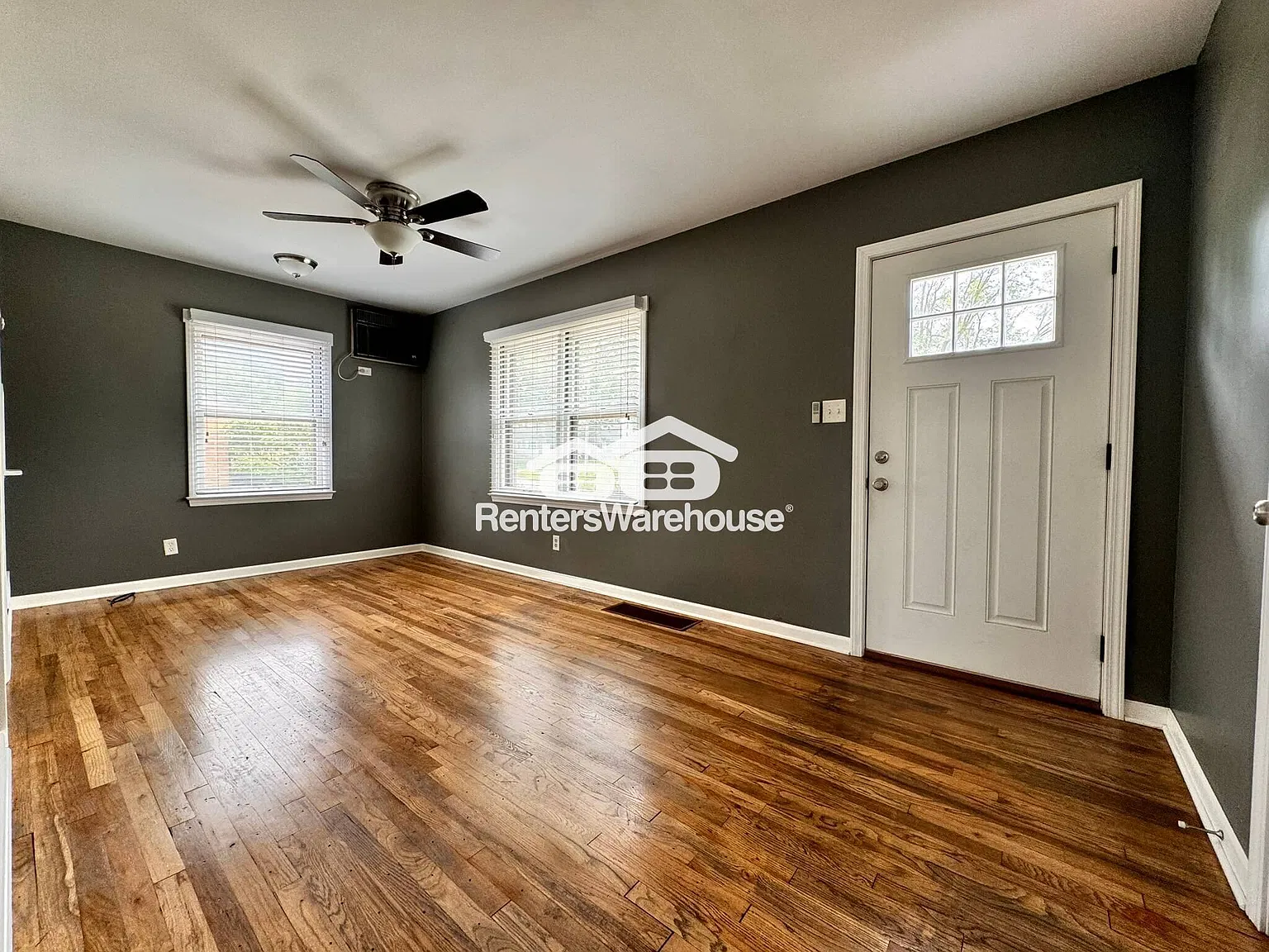 Nice 2 Bedroom Home w/Garage — Photo 3