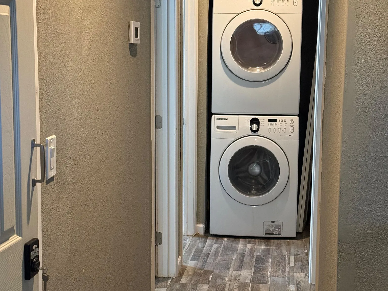 3 bed, 2.0 bath, 1200 sqft, $1,222 — Photo 3