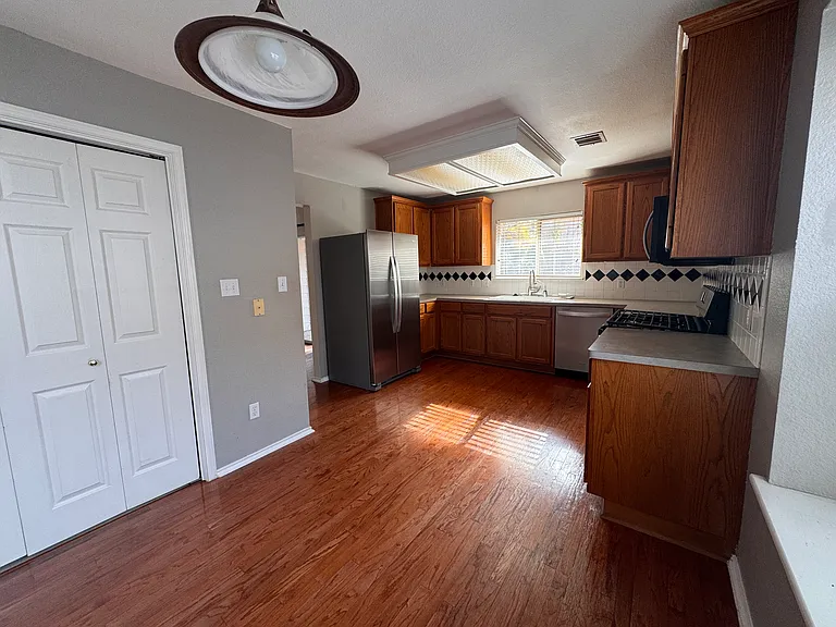 2322 Clover Ridge Dr — Photo 5