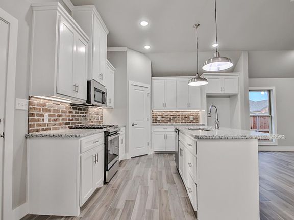 3rd image of 139 Calvin Dr