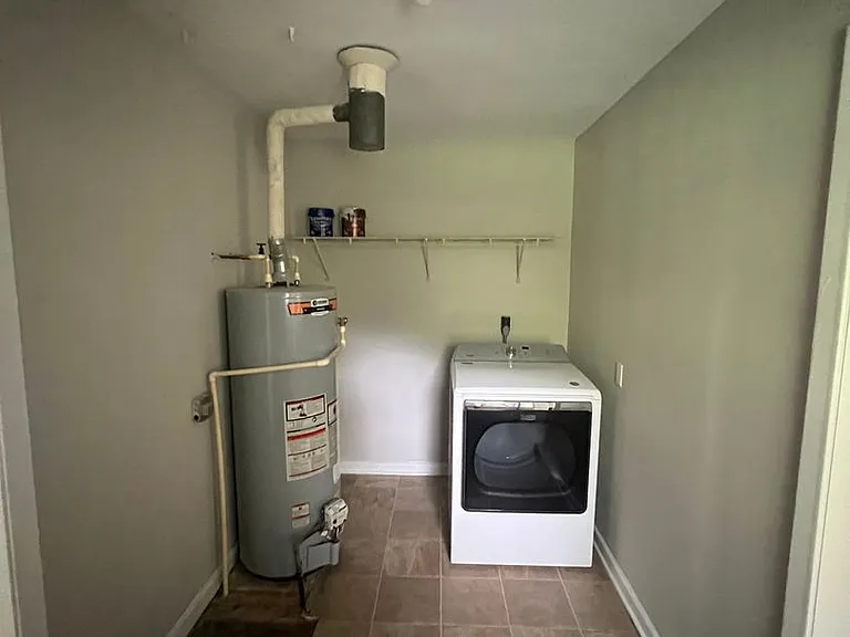 8206 Adrian Dr — Photo 16