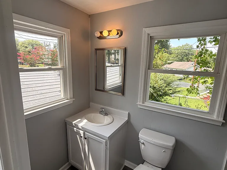518 Lakeside Ave — Photo 26