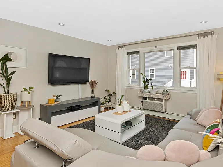 20 Miller St #11 — Photo 3