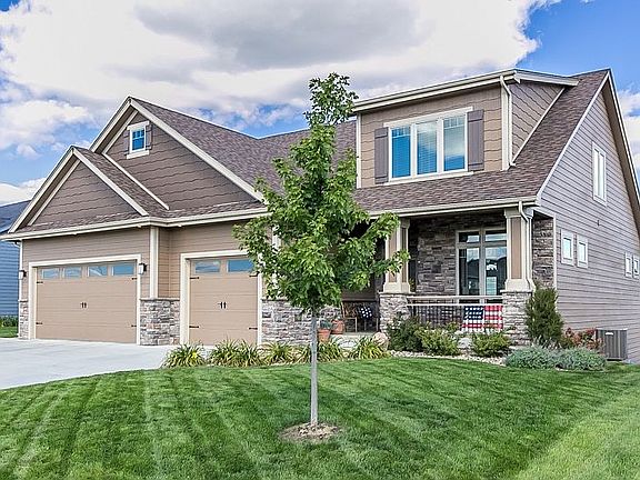 2nd image of 5605 NE Hillcrest Dr