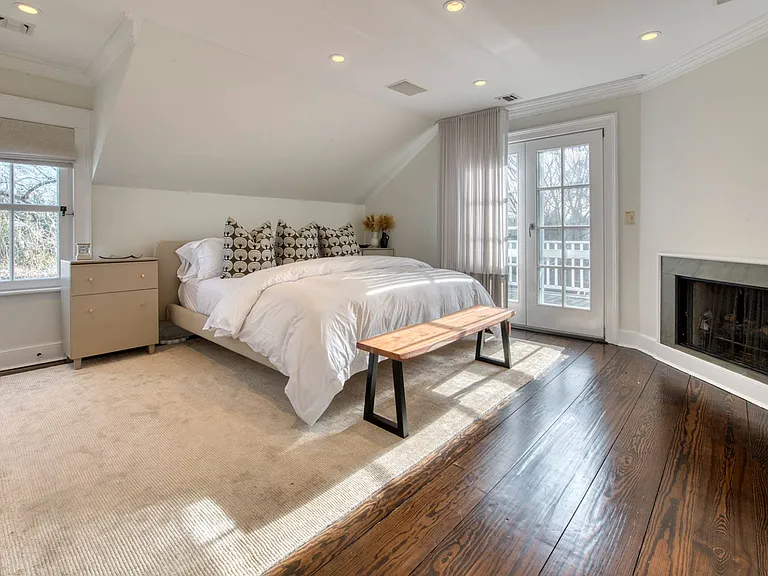 232 Hill St — Photo 16