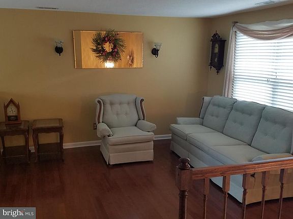 3rd image of 1724 Dogwood Dr