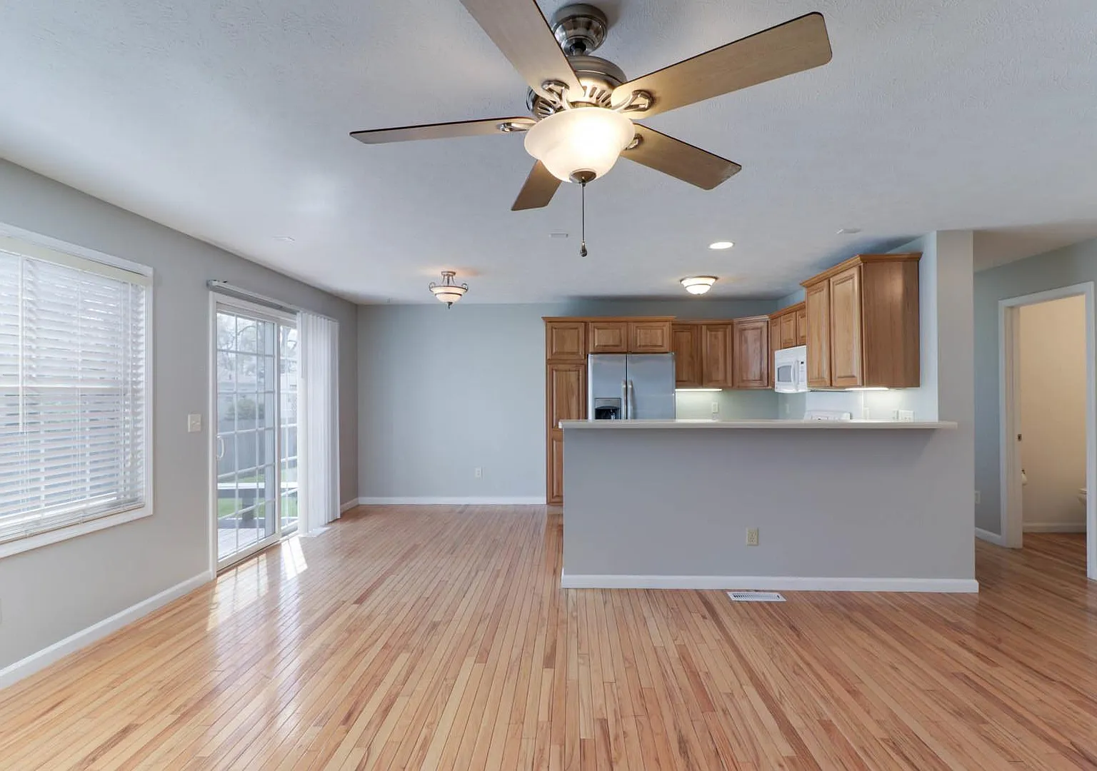 3 bed, 2244 sqft, $2,000 — Photo 4