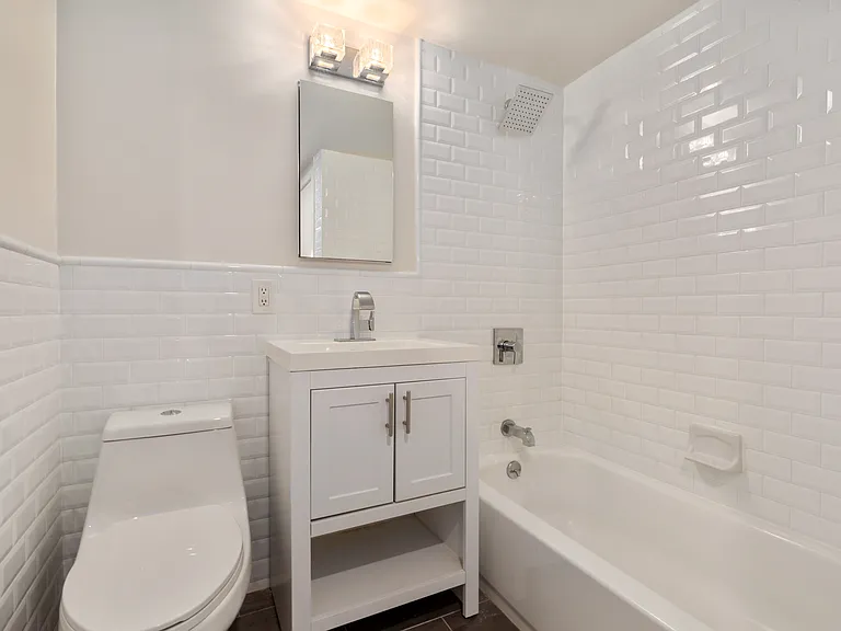 300 E 46th St #17D — Photo 7