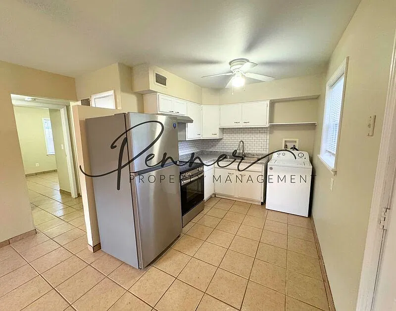 2 bed, 1.0 bath, 712 sqft, $1,150 — Photo 2