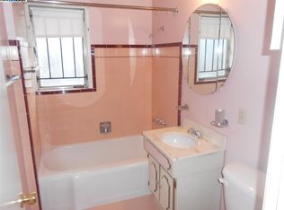 10330 Shaw St, Oakland, CA 94605