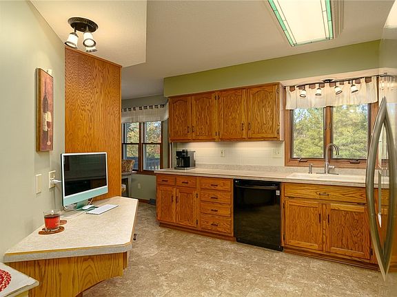 3rd image of 5196 Park Dr