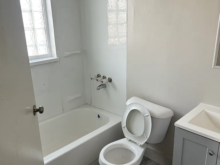 1050 Lakewood St #2 — Photo 5