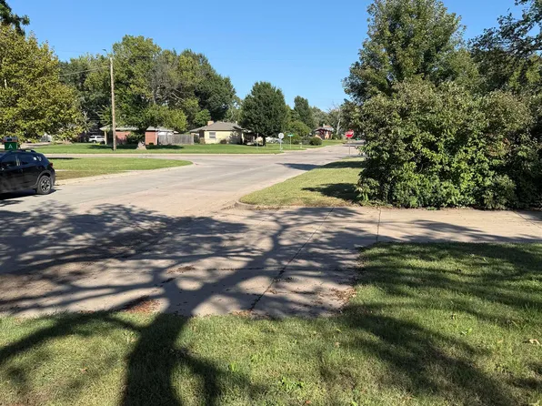 3231 E Skinner St, Wichita, KS 67218
