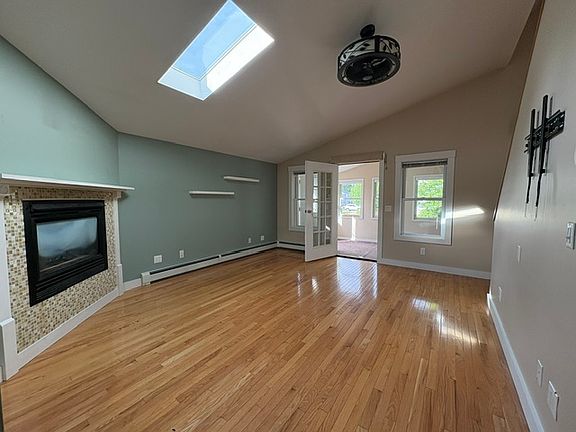 3rd image of 2 Lovejoy St
