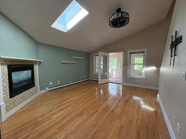 2 Lovejoy St — Photo 3