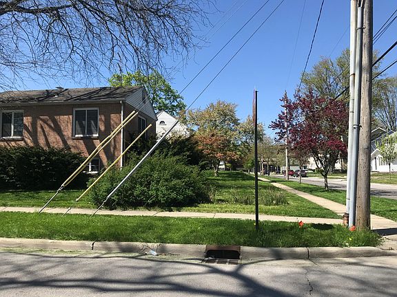 4th image of 152 Troup Ave