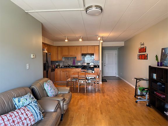 2nd image of 2272 S Archer Ave Unit 5G