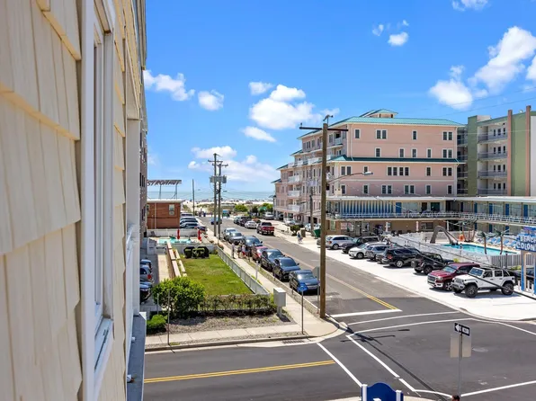 415 E Stockton Rd #203, Wildwood Crest, NJ 08260