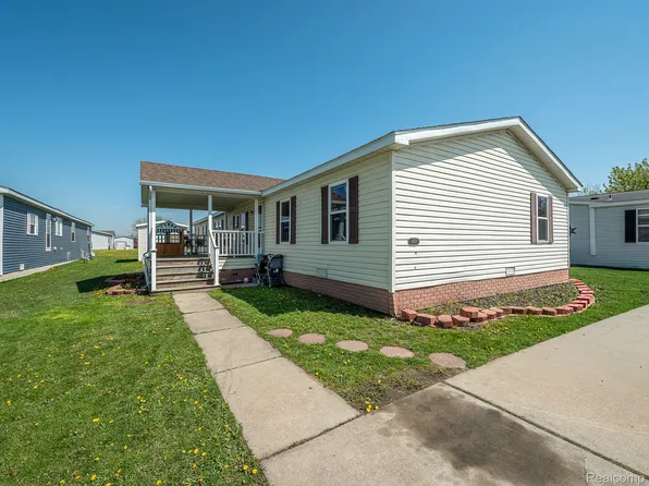 1923 Magnolia St, Newport, MI 48166