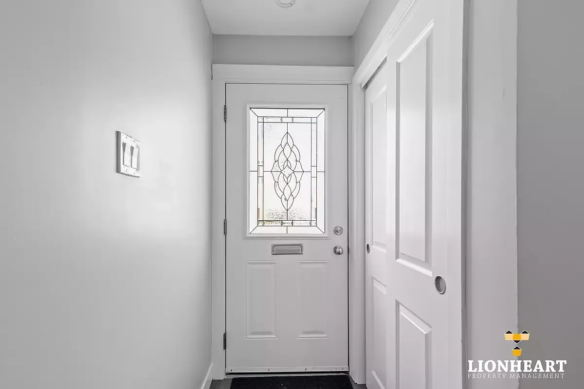 1 - Main - 232, Wharncliffe Road North, London, Ontario, N6H 2B7 — Photo 2