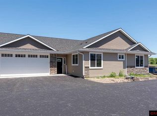 3138 Prairie Rose Dr, Mankato, MN 56001