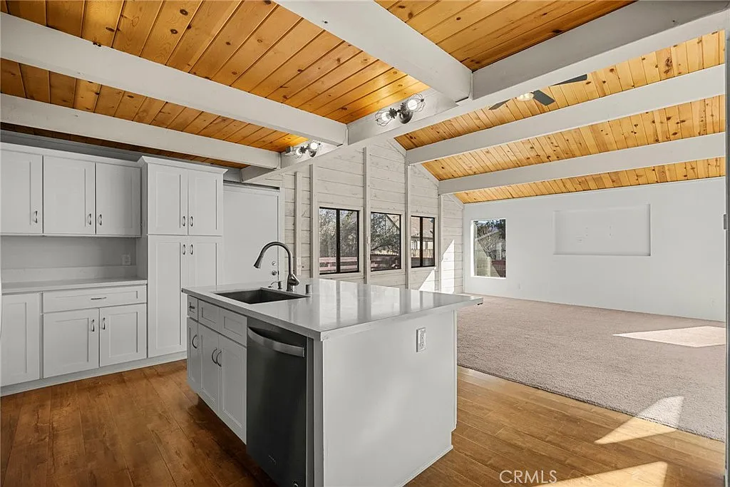 3 bed, 2112 sqft, $3,250 — Photo 2