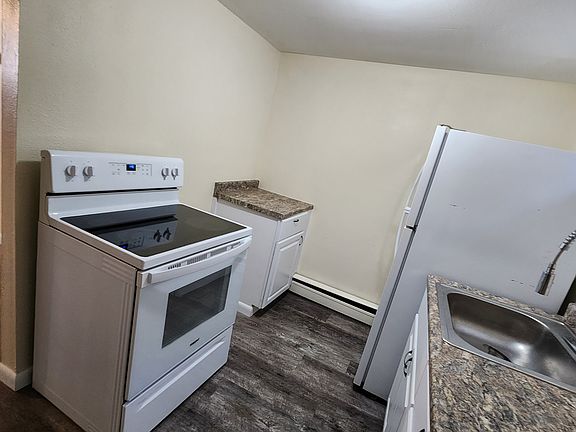 4th image of 837 Rainbow Dr #D