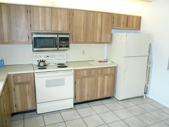 2nd image of 520 Holyoke Ln APT B