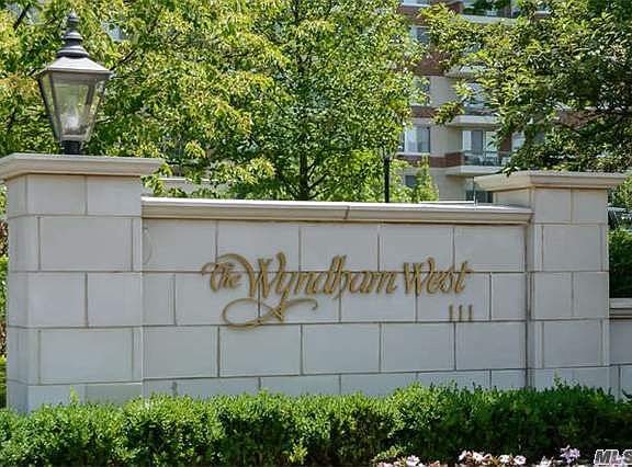 2nd image of 100 Hilton Ave