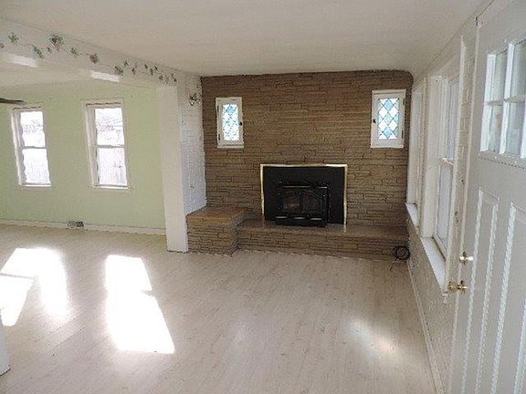 3rd image of 5632 Brunswick Ave N