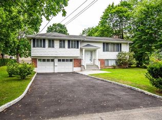 22 Country Ridge Dr, Rye Brook, NY 10573