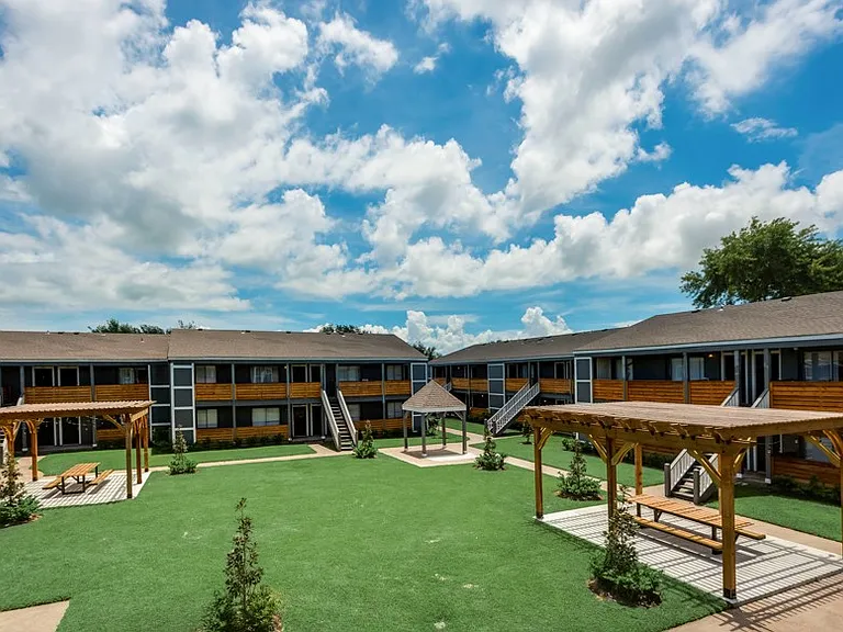 Pet-friendly apartments near Galveston with large outdoor lawn areas