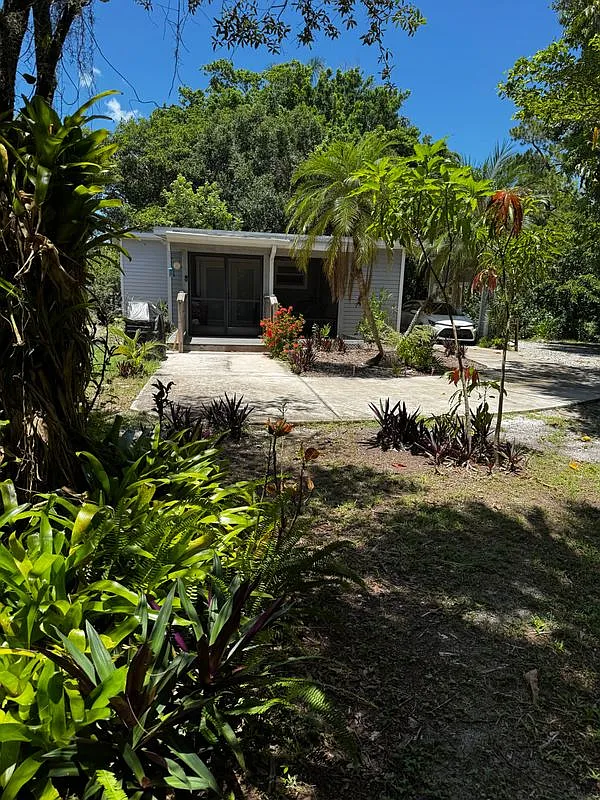 1 bed, 1.5 bath, 1040 sqft, $1,900 — Photo 1