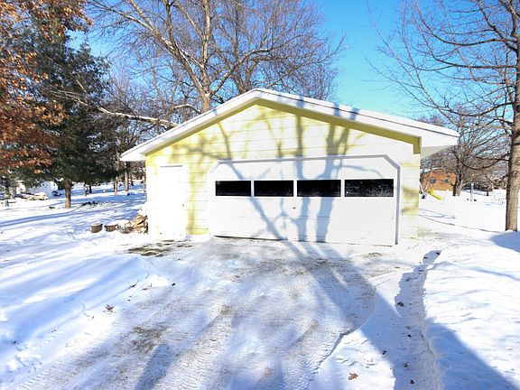 4th image of 2413 Basswood Ln
