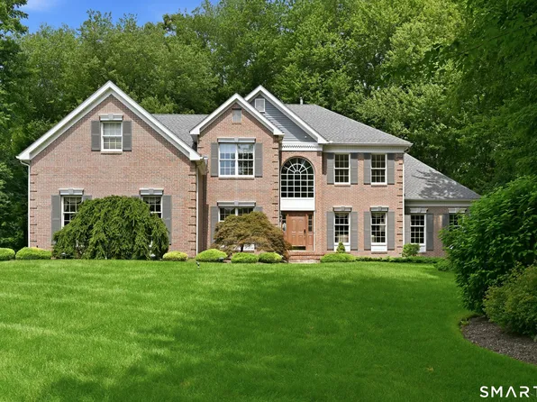 4 Whitewood Road, Newtown, CT 06470