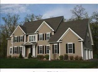 35 Crown Point, Canton, CT 06019