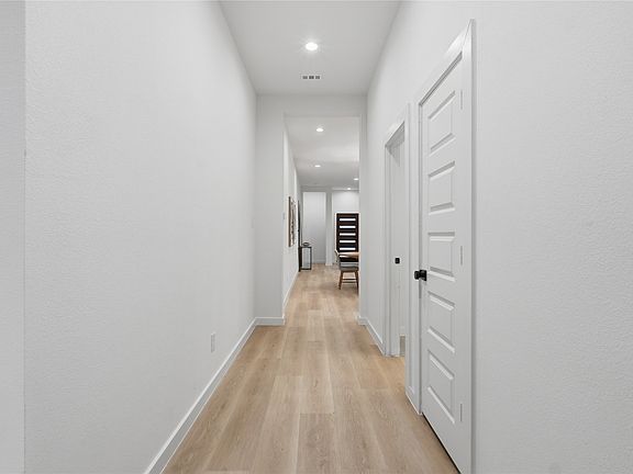 2nd image of 817 Brooks Ave