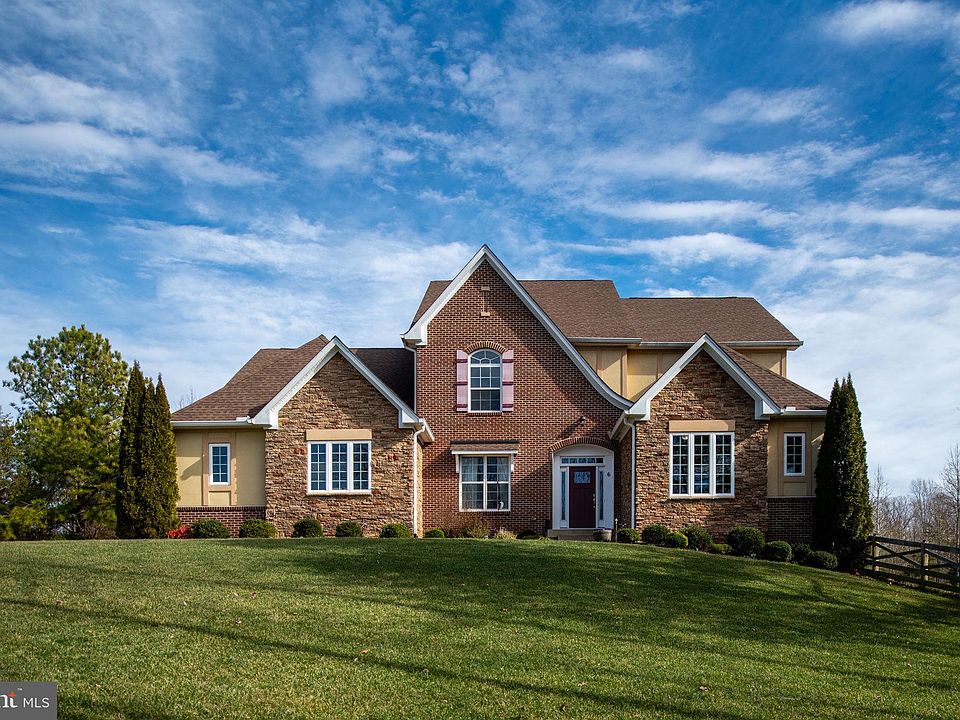 1st image of 6 Boxwood Ct