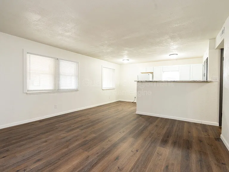 750 W Dayton Ave #204 — Photo 4