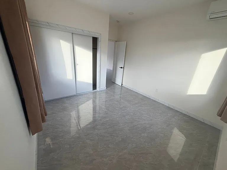 1266 Kanewai St — Photo 2