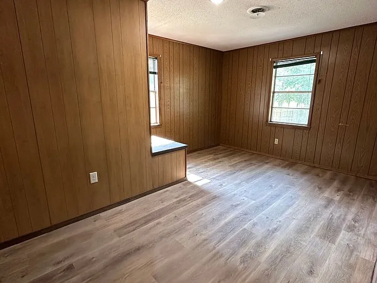 1515 Oak Grove Rd — Photo 9