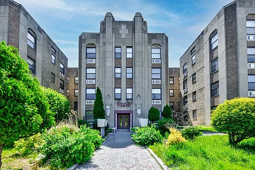 Waylin Manor Apartments Photo 1