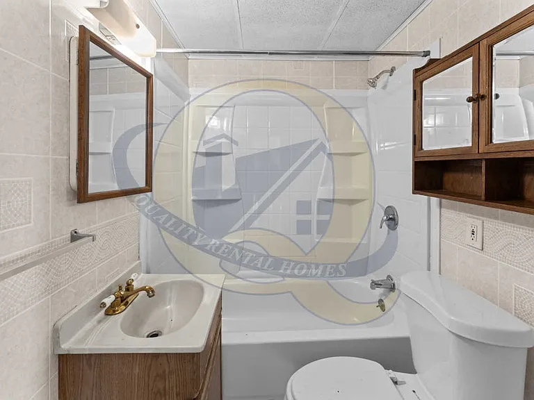 829 Clinton St — Photo 11