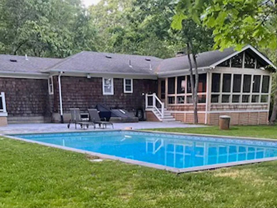 3 Robins Nest Ln